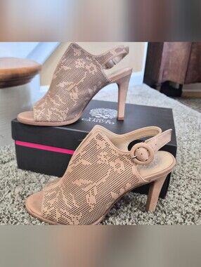 Vince Camuto Nattey2 Leather Laser Cut Peep Toe Slingback Heels Natural Nude Siz